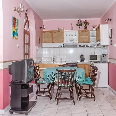 Nice In W/ 4 Bedrooms