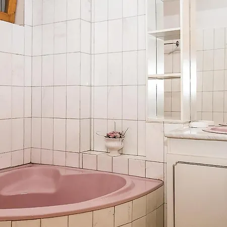 Nice In W/ 4 Bedrooms Nyaraló *